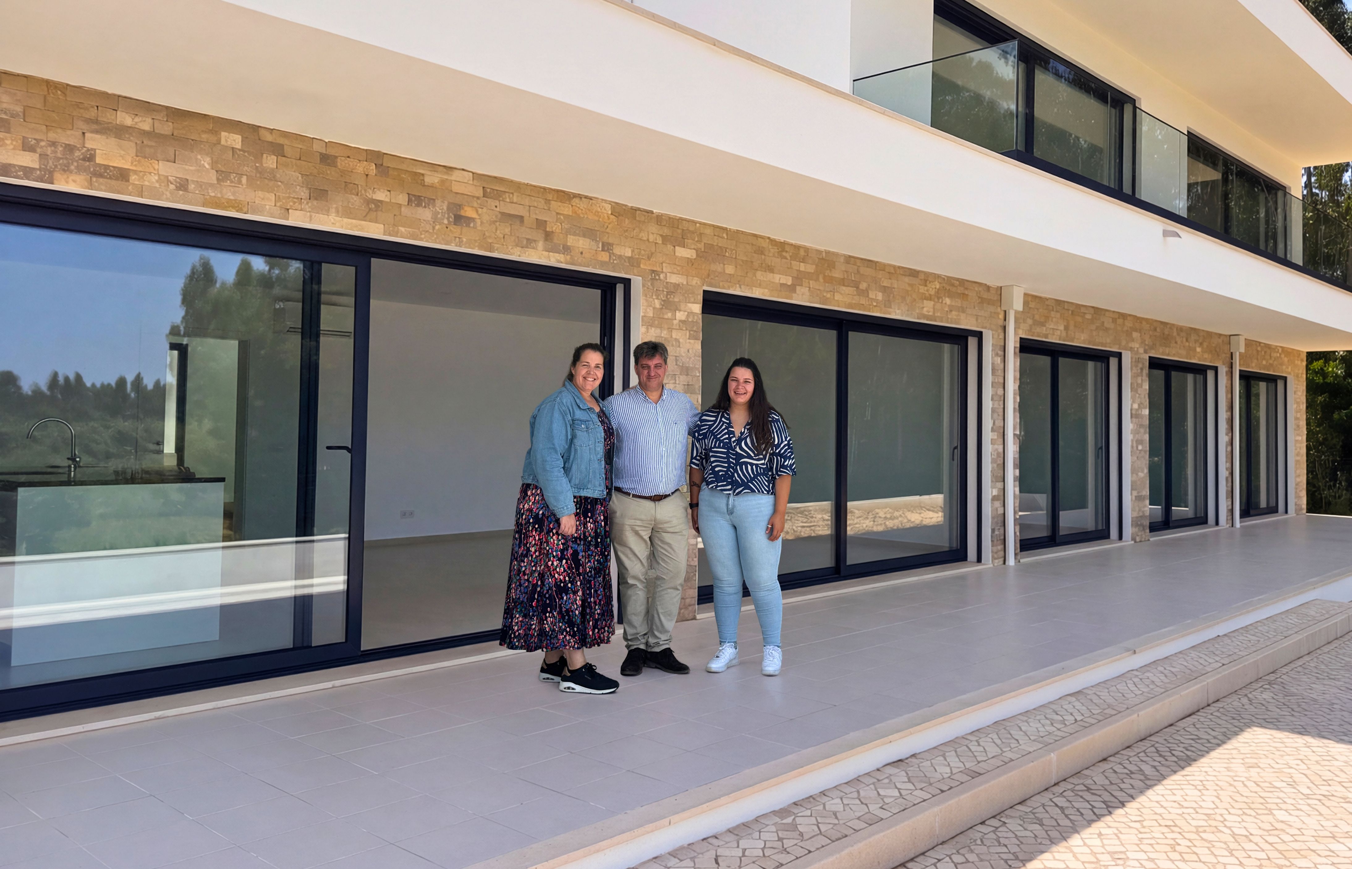 Oplevering van Casas do Lago met Allenah Tereso van Portugal Interiors en klantbegeleider Carolina Coelho